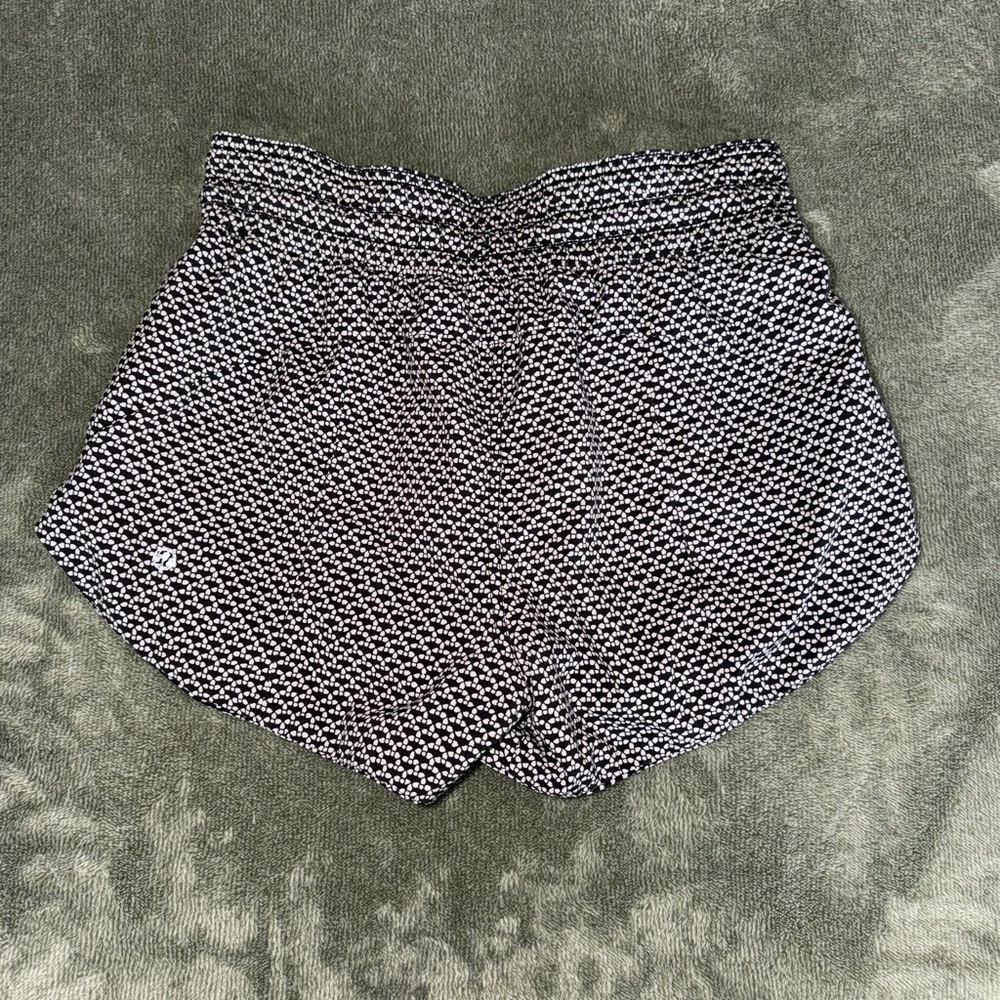 Lululemon Reversible Athletic Shorts - Picture 4 of 6